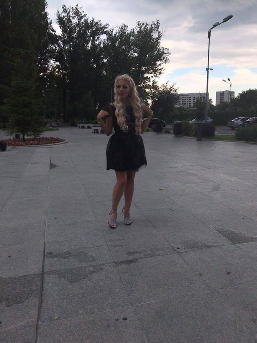 La ea a renunţat iubitul Nicoletei Guţă, în favoarea manelistei! Uite ce sexy este bruneta