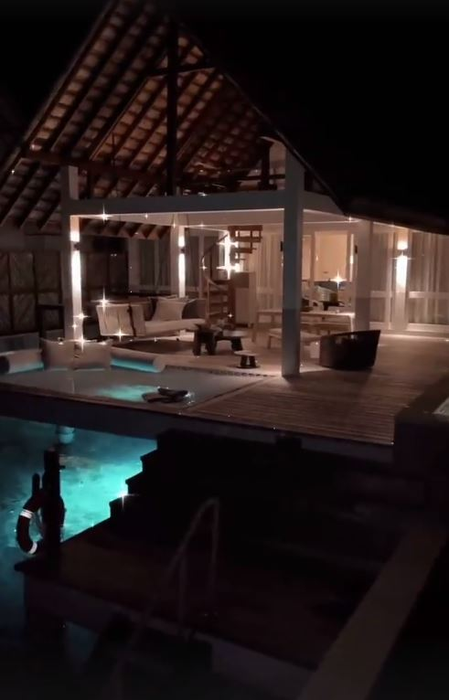 Bianca Drăgușanu, filmată topless într-o piscină din Maldive. Scenele HOT ar fi fost imortalizate chiar de Gabi Bădălău: “Dragostea mea” | VIDEO