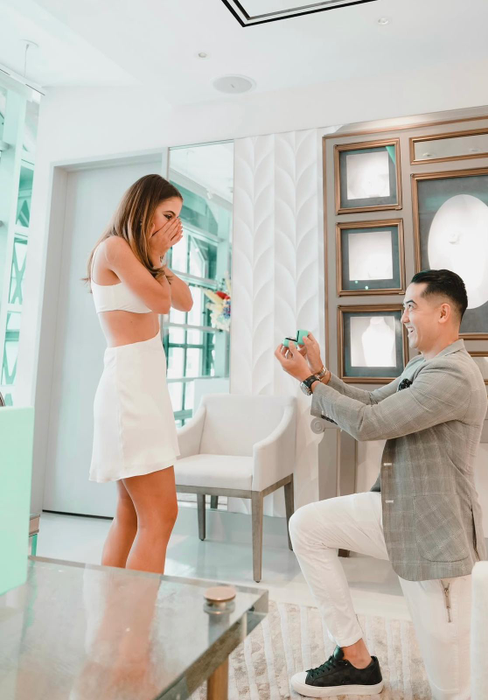 Povestea româncei care e plătită lunar să fie soție de milionar. Totul a început cu un mesaj pe Instagram: “A fost un risc”