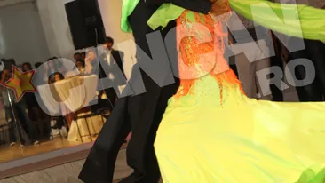 Sora lui Mihai Petre isi traieste povestea de iubire pe ringul de dans! Indragostita nebuneste de partenerul ei