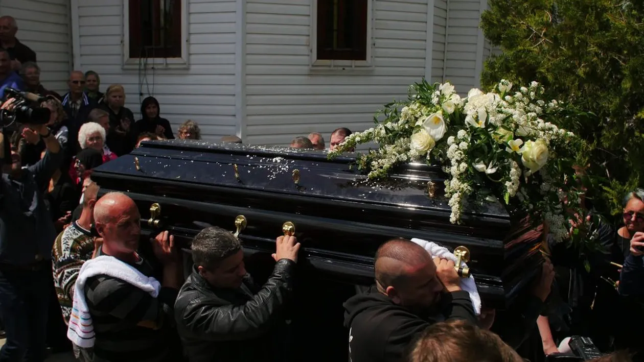 Ți se sfâșie inima! Ce au decis creatorii de modă din România să facă în memoria lui Razvan Ciobanu