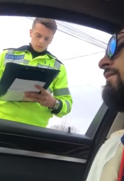 Șoferul unui BMW a vrut să-i denigreze pe polițiștii care l-au tras pe dreapta și s-a filmat. În realitate, s-a făcut de râs grav