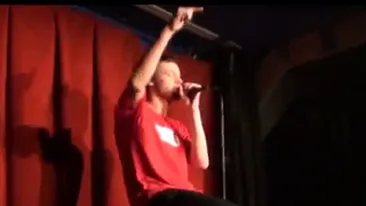 Show a la Krem, asa cum nu ai vazut la TV! Krem e un bou, nu-l stie nimeni! M**e Krem! Canta despre iarba, baut urina si injura nebuneste