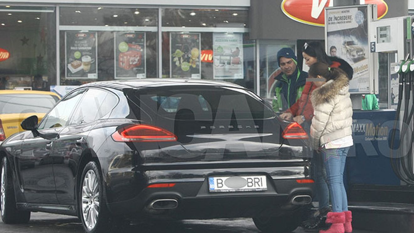 Soţia lui Ilie Năstase a păţit-o chiar de Anul Nou. S-a urcat în Porsche şi... l-a rupt în benzinărie!