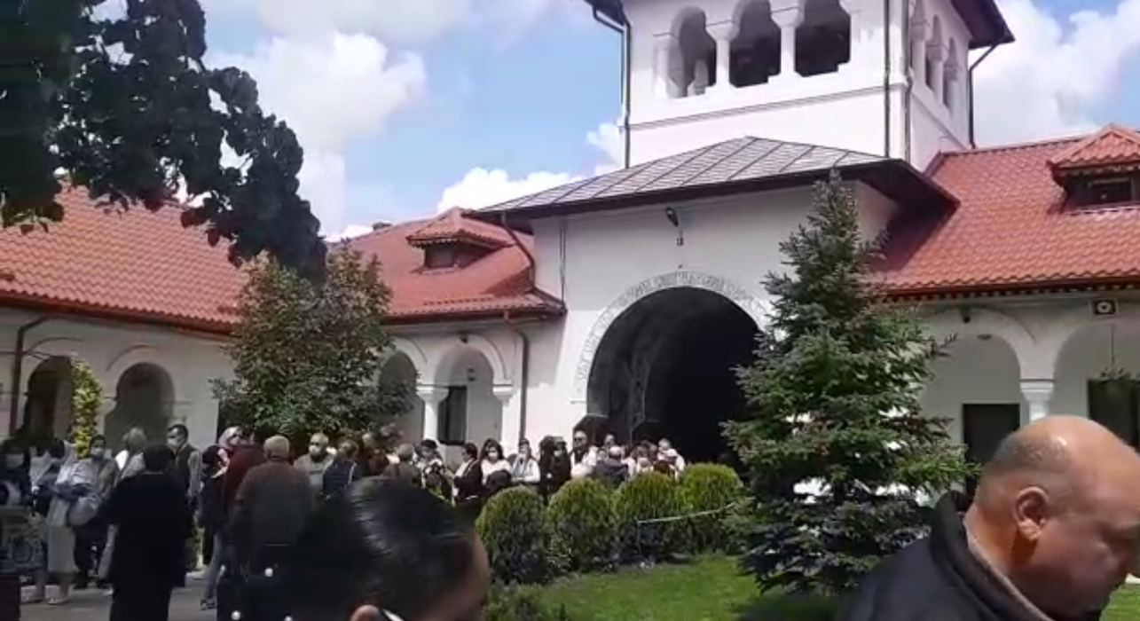 Pelerinaj la Mănăstirea Ghighiu, imediat după "relaxare"