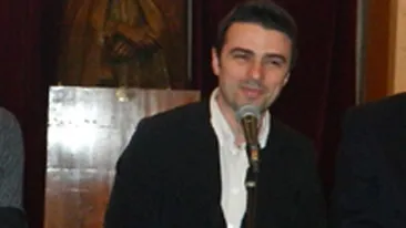 Cornel Ilie te invata cum sa agati o femeie: Te sprijini de peretii liftului ca si cum ai fi in club, iti iei privire de interesant si adulmeci prada