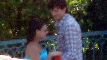 Ashton Kutcher si-a dus noua iubita, Mila Kunis, intr-o vacanta romantica in Bali
