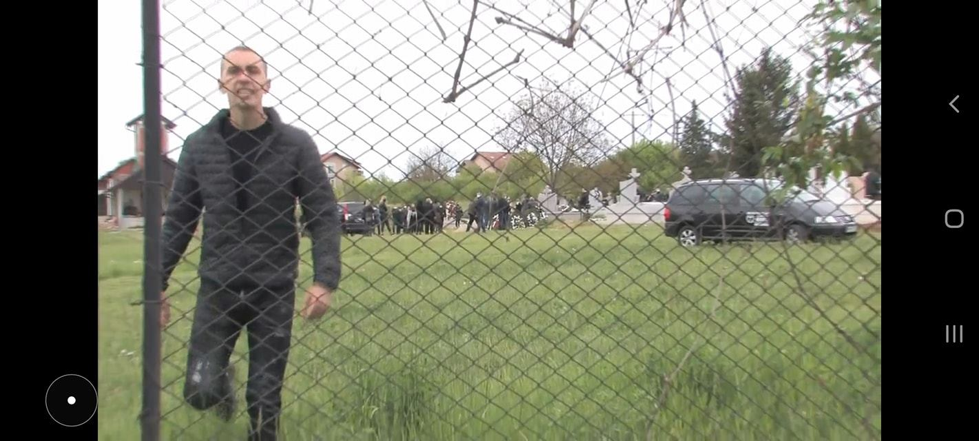 Înmormântare fără precedent în Bihor, pe timp de coronavirus! Zeci de persoane, între care magistrați! ”Ne-am închis în capelă!”