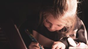 Scrisoare emoționantă către Moș Crăciun! Ce i-a cerut Mihăiță, un copil din Alba Iulia? El mai are 3 frați și sunt crescuți doar de mamă