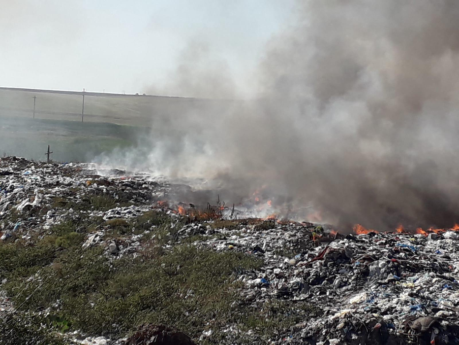 Incendiu puternic la goapa de gunoi din Caracal