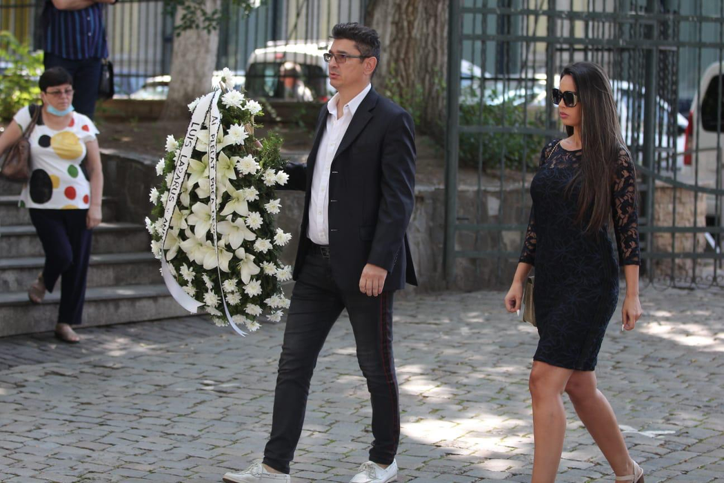 Cu cine şi-a făcut apariţia Luis Lazarus la înmormântarea lui Costin Mărculescu. Mesajul emoţionant: „Prea devreme, Costine”