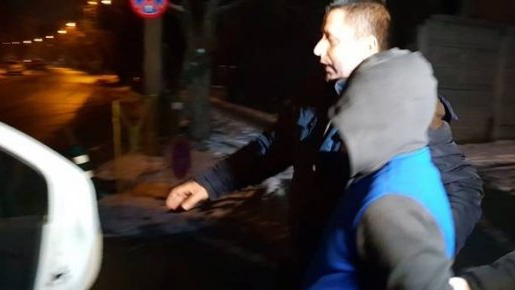 Doi hoți din Timișoara, încătușați de polițiști. Ce metodă ingenioasă de înșelăciune au folosit într-un supermarket