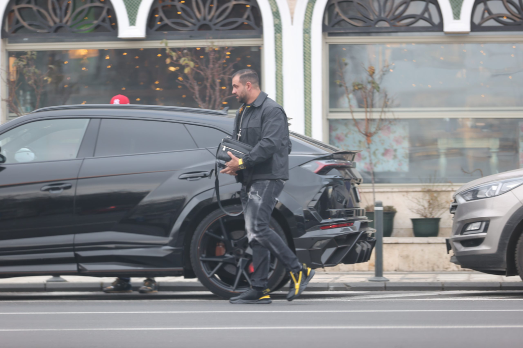 Alex Bodi poartă un ceas Richard Mille de aproximativ 190.000 de euro (Foto: CANCAN.RO)