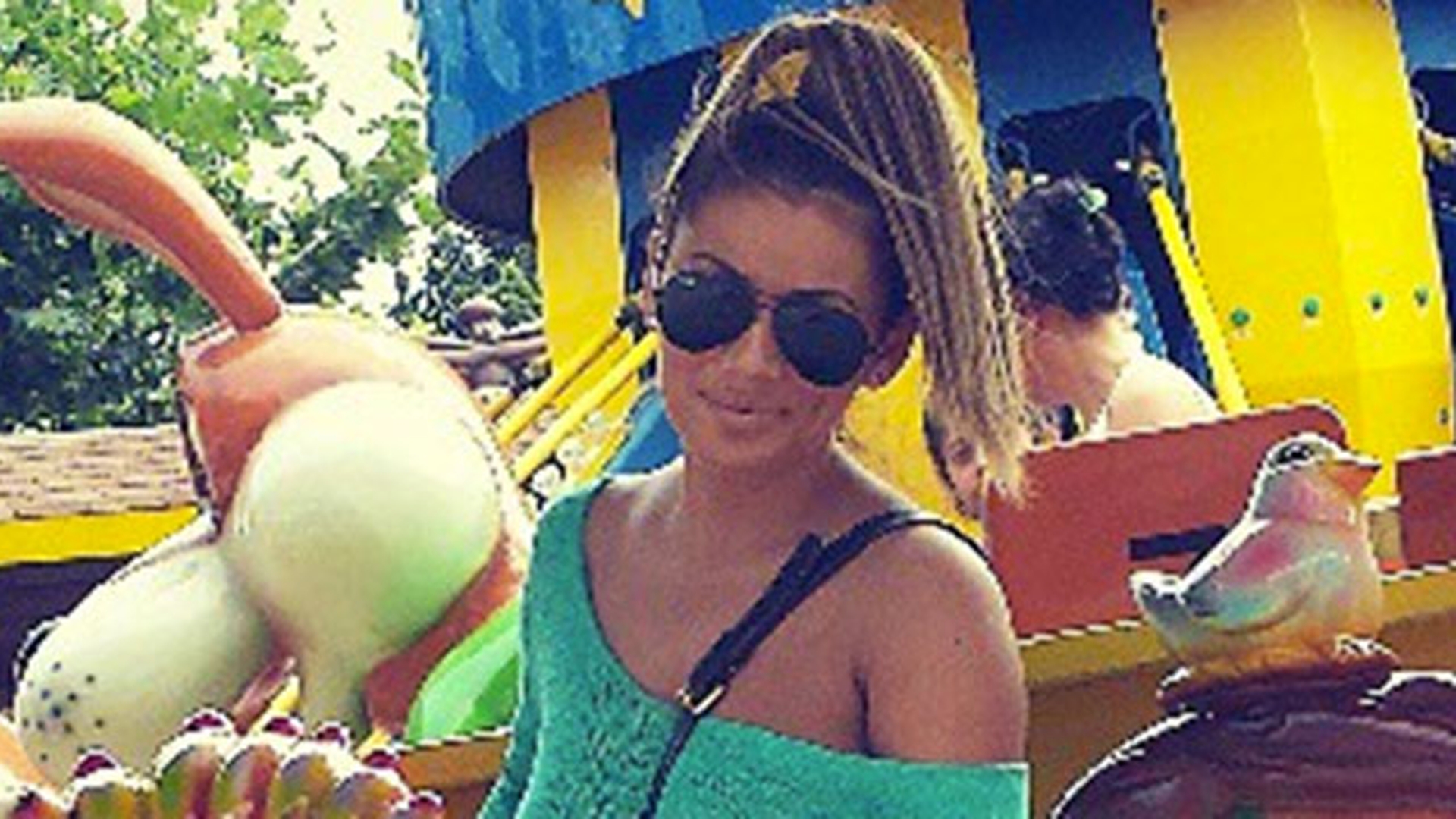 Roxana Vancea a innebunit taticii dintr-un parc de copii! Uite cat de provocator s-a imbracat