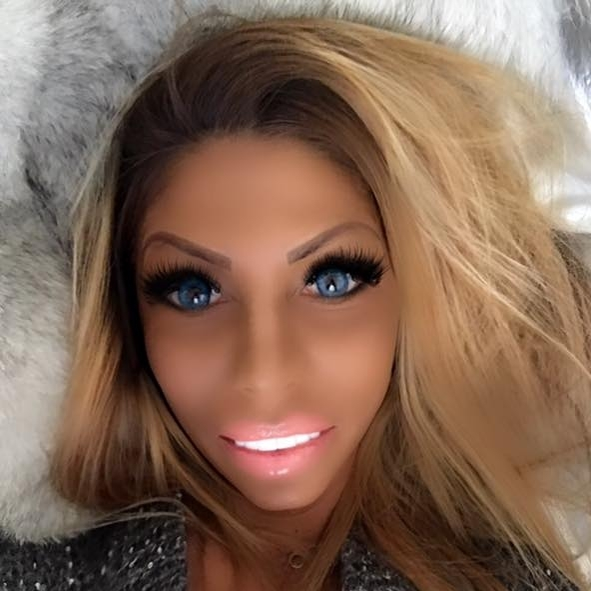 ”Prinţesa Îngheţatei” este adepta unui look super-exotic