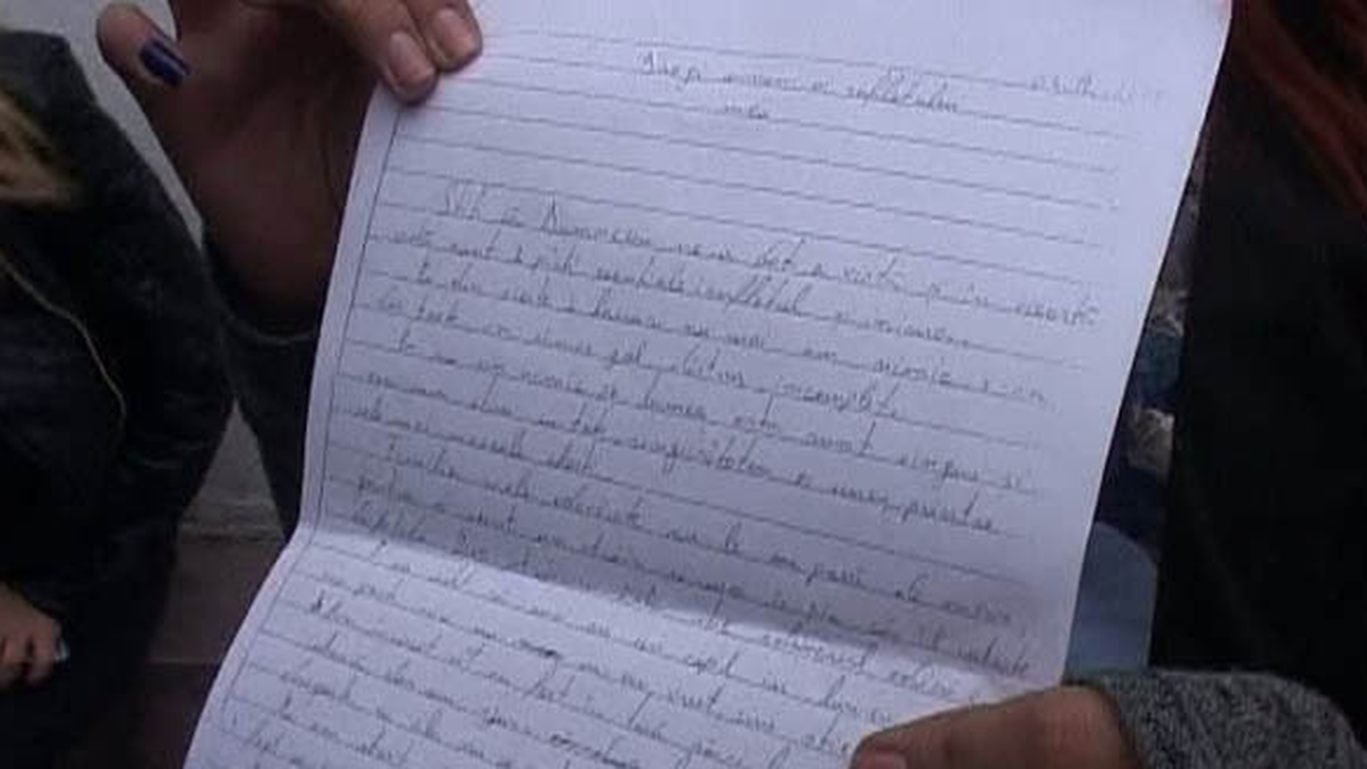 Orfanul din Craiova care s-a sinucis a lasat un bilet de adio. "Am obosit sa lupt pentru parintii mei"