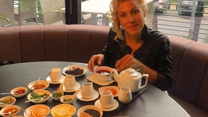 Amna bea un ceai-minune din 20 de ingrediente! Vrea sa aibă o voce perfectă pentru turneul din America Latină!
