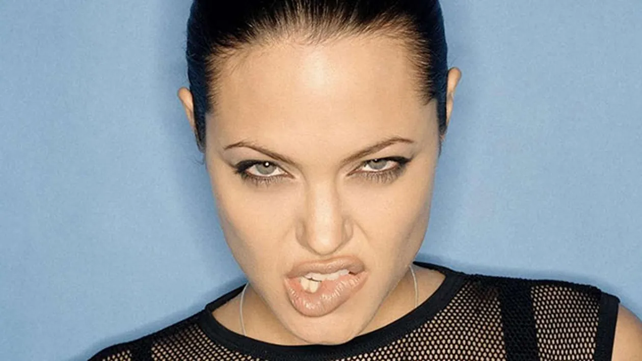 TRAGEDIE! Angelina Jolie si-a extirpat ambii sani! Risca sa se imbolnaveasca de cancer ovarian si la san