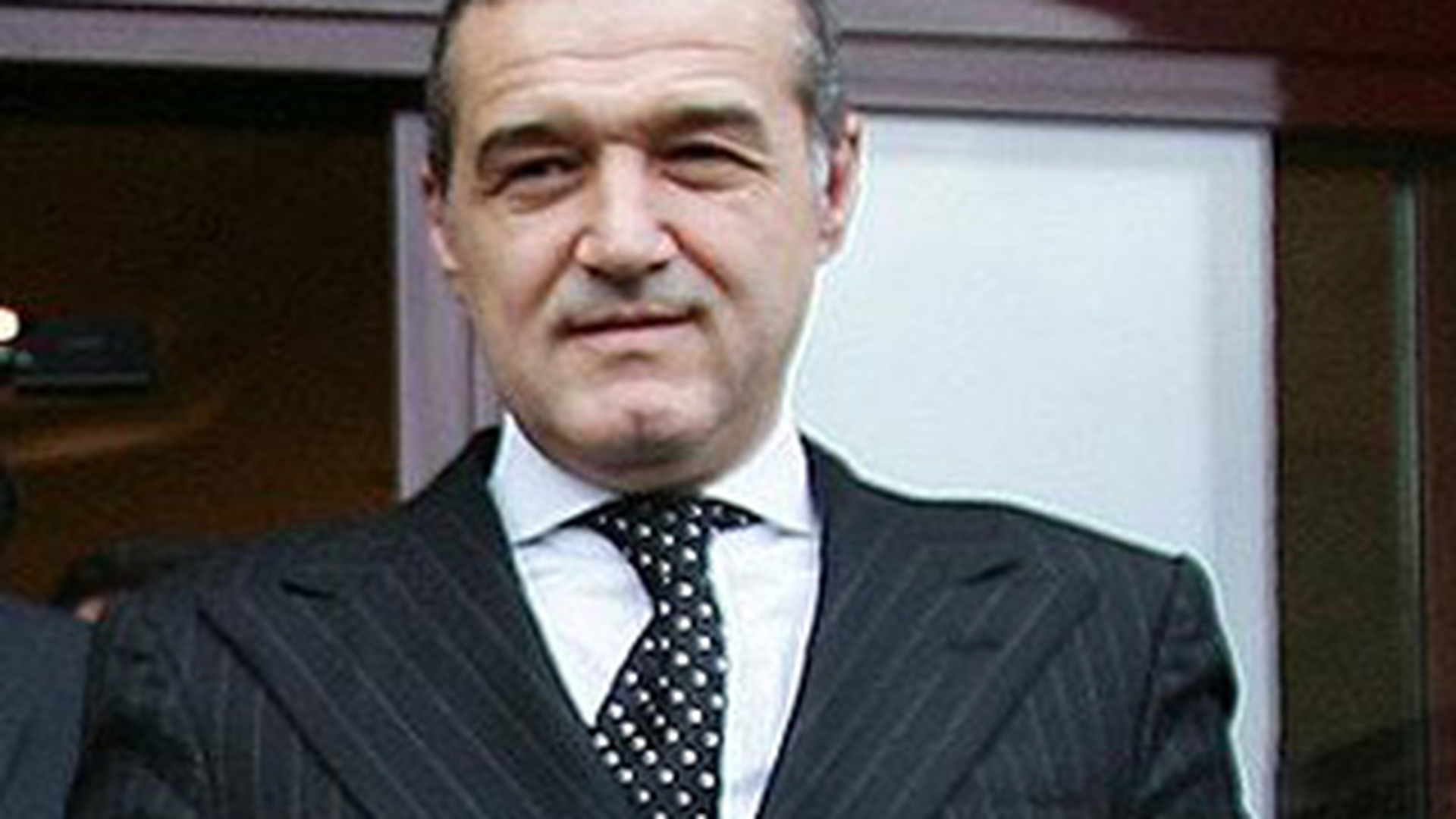 Secrete din intimitatea dormitorului lui Gigi Becali! Afla cine l-a dezvirginat si cum prefera sa-si innebuneasca femeile in pat!