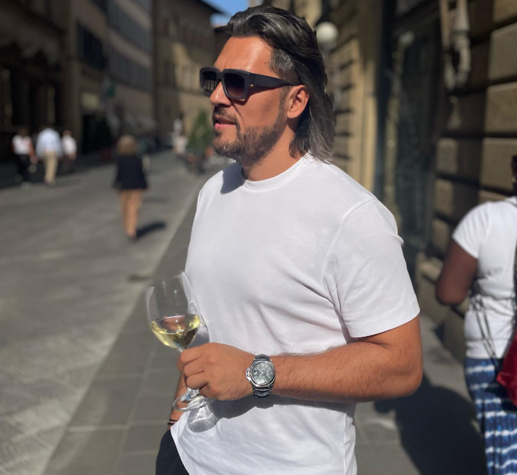 Pe cine a „executat” Antena 1 ca să-l pună prezentator la Survivor pe Adrian Vasile. Lupta adevărată s-a dat în culise