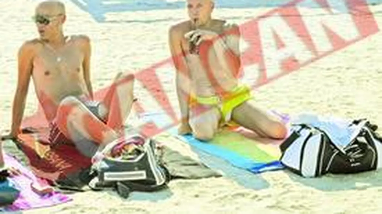 Mircea Zara la plaja cu prietenul