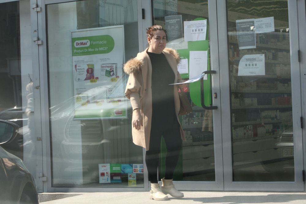 Cum farmacia era închisă, Oana Roman s-a reorientat