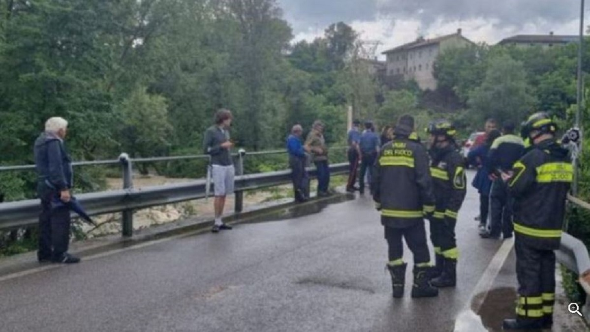 Autorităție din Italia îi caută pe cei trei români dispăruți îna apele râului Natisone/ sursă foto: captură video