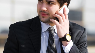 A ramas paralizat din cauza telefonului mobil
