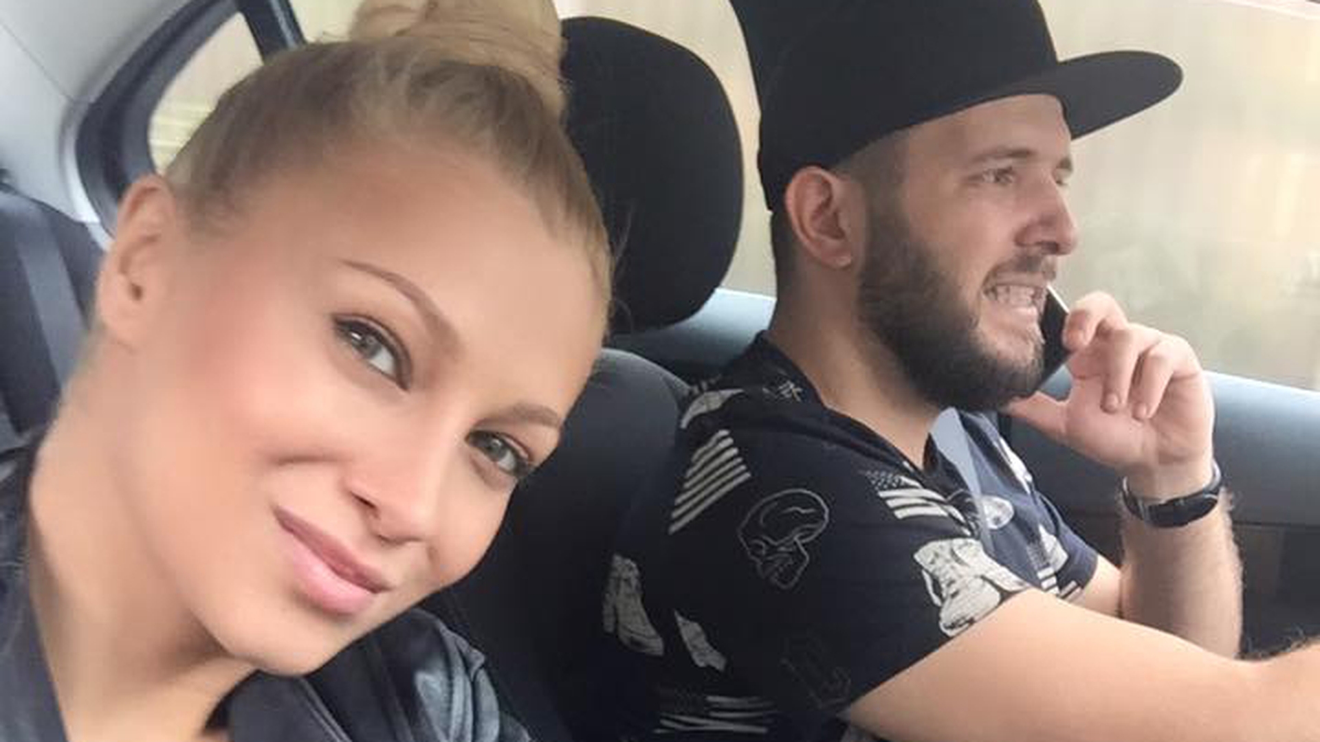 LORA şi-a lăsat fanii cu gura căscată! Cum arată cântăreaţa după ce şi-a făcut schimbare de look