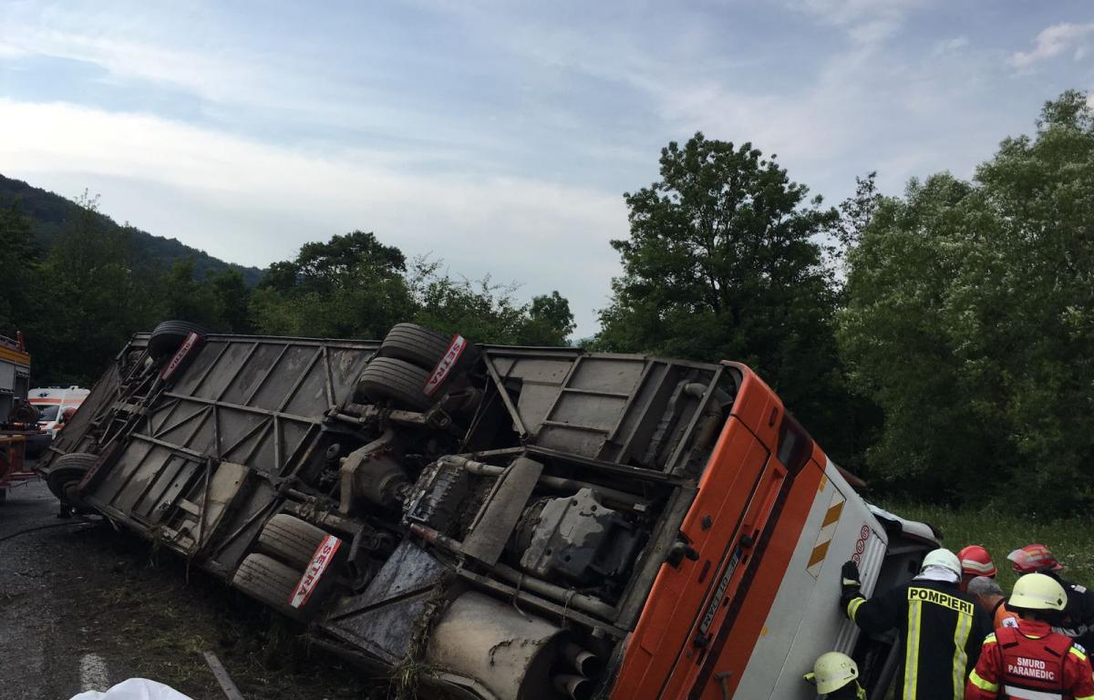 12 oameni au fost răniţi după ce un autocar s-a răsturnat! Plan roşu de intervenţie