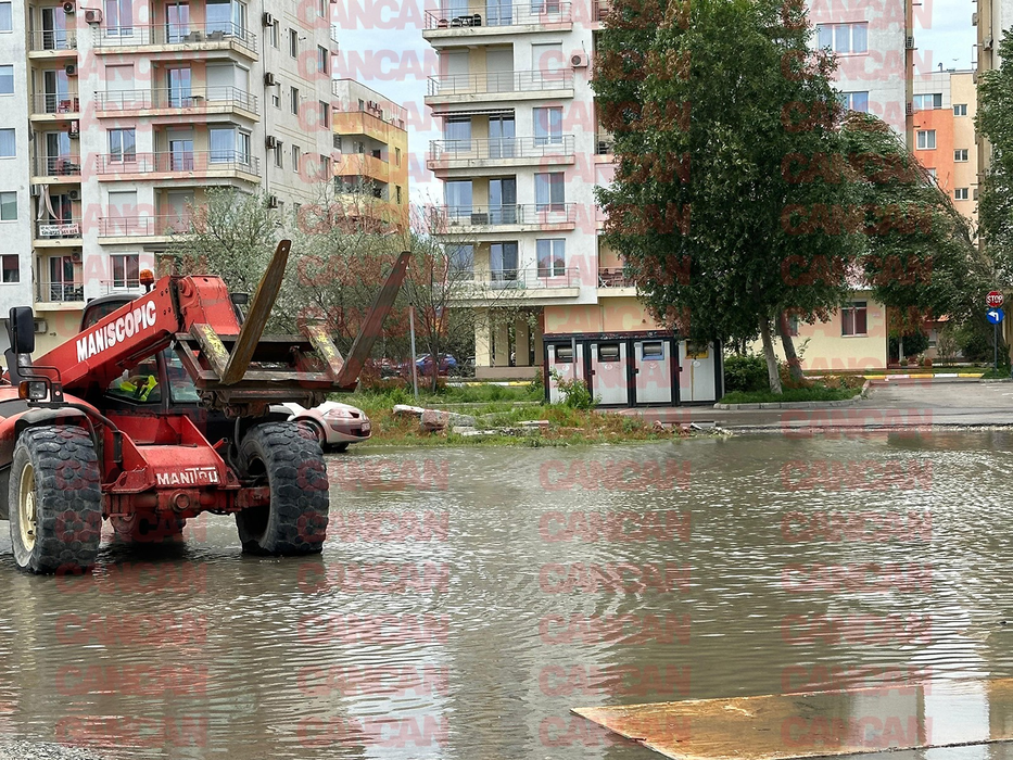 Parcările din Mamaia, inundate / sursă foto: Cancan.ro