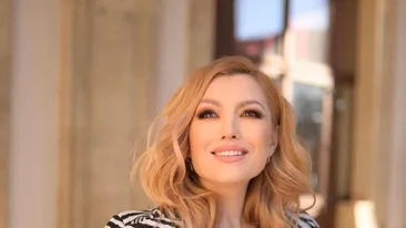 O recunoști? Cum arăta Elena Gheorghe la doar 14 ani? Cânta la fel ca acum, dar arăta complet diferit