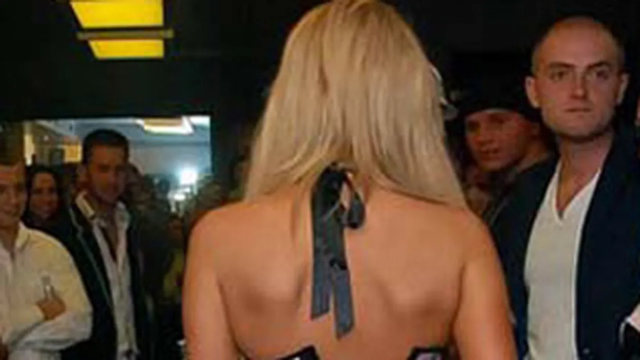 Simona Sensual a facut valuri de Halloween! Vezi cum s-a costumat blonda sexy!