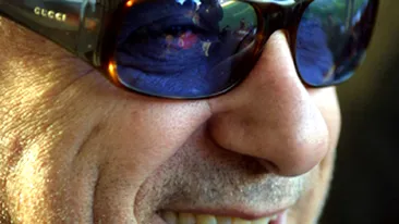 Te crezi smecher?! Invata aici de la cel mai bun: Eu sunt Giovani Becali milionaru', smecheru, mafiotu! Nu bag in seama pe oricine!