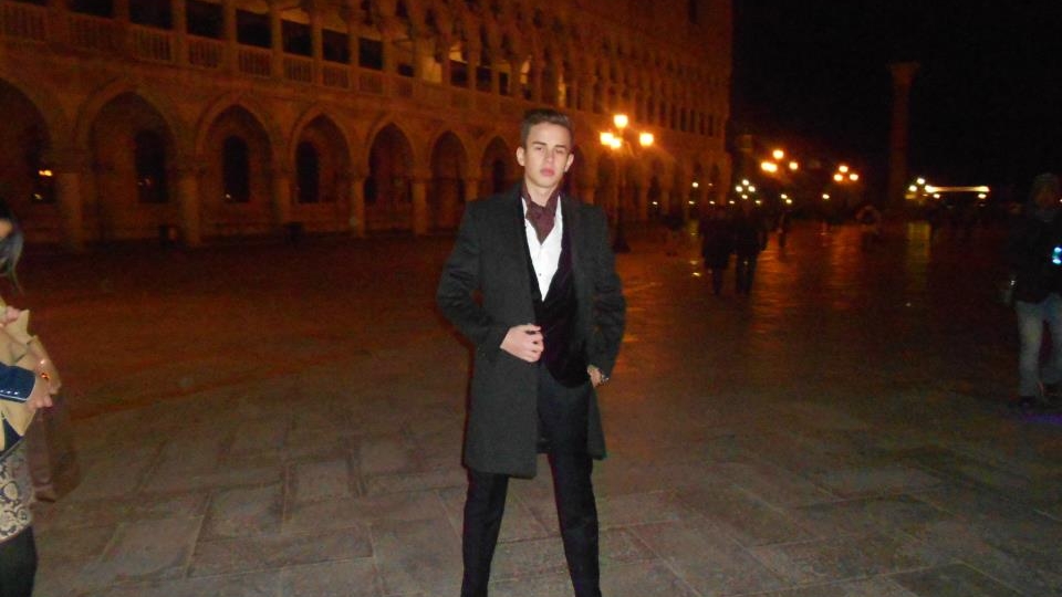 Din ciclul “cel mai tare din parcare”! Fraco Baronu’ de Timisoara ii da lectii lui Versace de Bucuresti