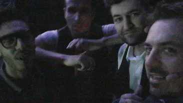 Zambiti, va rog! Horia face poze de grup cu baietii de la Vocea Romaniei!