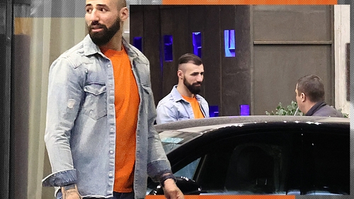 Cum l-am filmat pe fostul campion Superkombat, Bogdan Stoica. Cină singur, singurel, pe acordurile lui Vali Vijelie