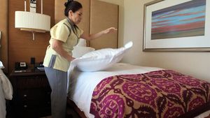 Au început angajările la mare! Câți lei primește salariu o cameristă într-un hotel din Mamaia