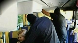 VIDEO Momente de groaza pentru Nicoleta Voica in drum spre Timisoara! A fost torturata de un grup de racheti!