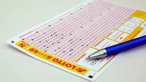 Suma e colosală! Câți lei a câștigat un bărbat din Botoșani, ieri, după ce a jucat un bilet de 2 lei la Noroc Plus de la Loto 6/49