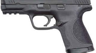 Patru persoane, ranite intr-un conflict in care au fost folosite un pistol, sabii si cutite