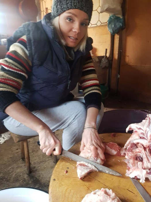 FOTO. Maria Constantin, mai tranşantă ca niciodată! A pus mâna pe cuţit şi… l-a măcelarit