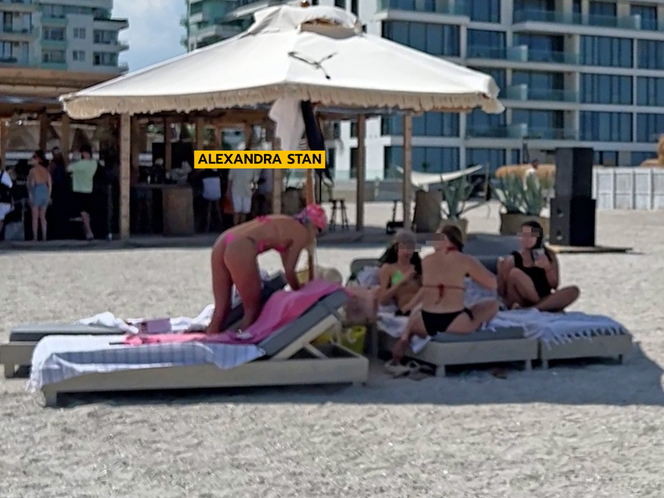 Alexandra Stan a arătat TOT pe plaja din Mamaia! Artista e HOT!