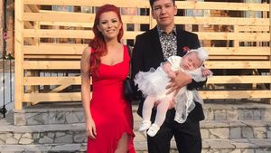 ELENA GHEORGHE a făcut publice imagini de la botez! Ce ţinute a schimbat roşcata