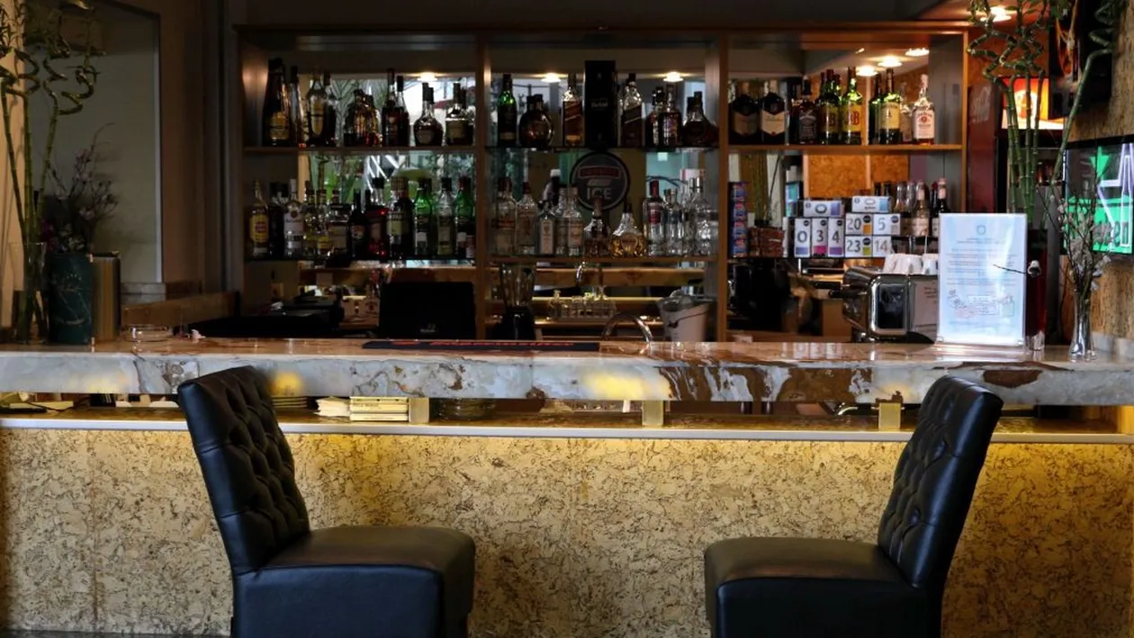 Au început sancțiunile. Un patron de bar a fost amendat cu 6.000 de lei de Poliție. Ce restricții a încălcat