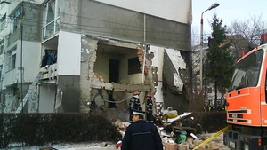 Explozie puternica intr-un bloc din centrul Bacaului. O persoana a fost grav ranita! Ce se intampla in aceste momente!
