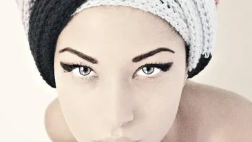 Si frumoasa, si desteapta! Cea mai fotogenica romanca prefera sa fie tocilara, decat sa pozeze!