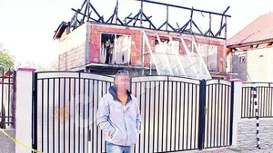 La patru luni dupa ce i-a ars masina, casa de politist, incendiata din razbunare