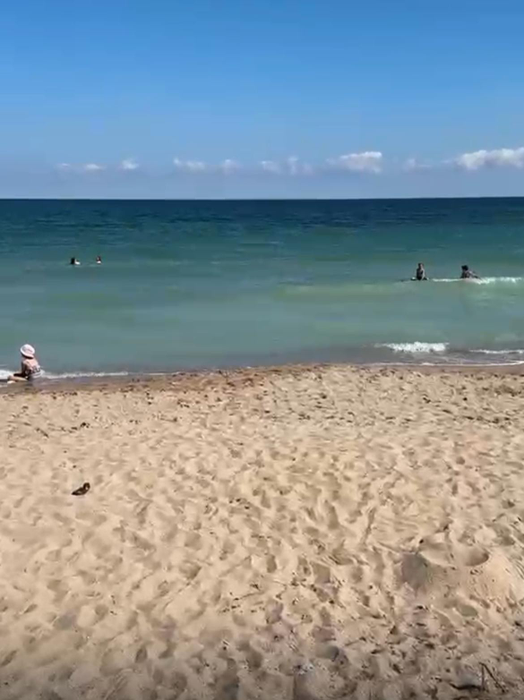 Vama Veche, ca în mijlocul verii pe 19 septembrie! Turiștii fac plajă și baie, iar apa e ca în Grecia