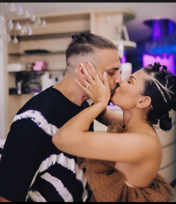 Marisa Brînzaru de la “Bravo, ai stil” a fost cerută de soție! Prima fotografie cu inelul de logodnă